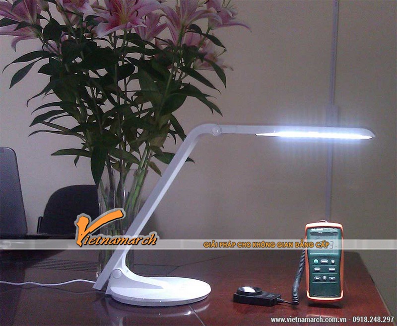 Mẫu đèn tuýp led phù hợp nhất với bàn học của trẻ 0