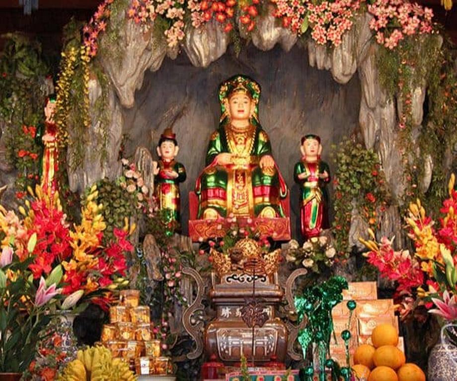 Phủ thờ ai? Ý nghĩa tín ngưỡng trong văn hóa thờ Mẫu Việt Nam